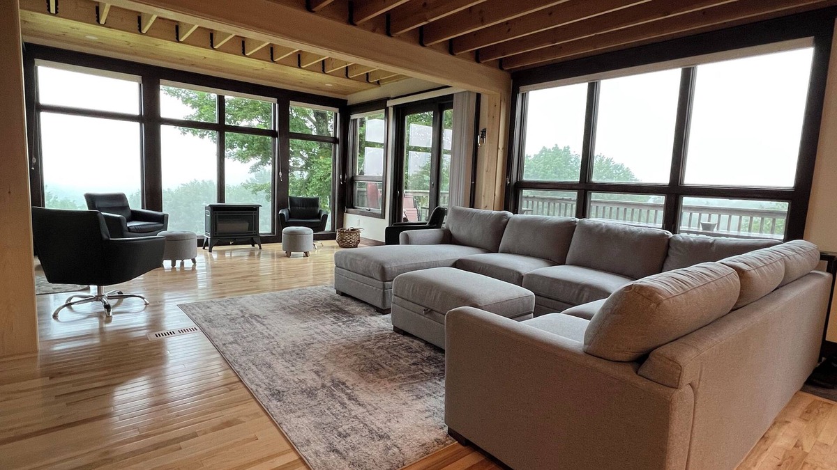 Wentworth House | Secluded 4BR house on 200 acres, stunning mountain and valley views, WiFi & AC