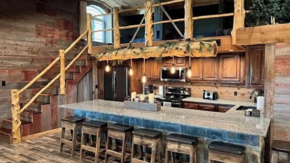 Crestline Cabin | Secluded 6 bed, 2 full bath Lodge with everything you need for a wonderful stay.