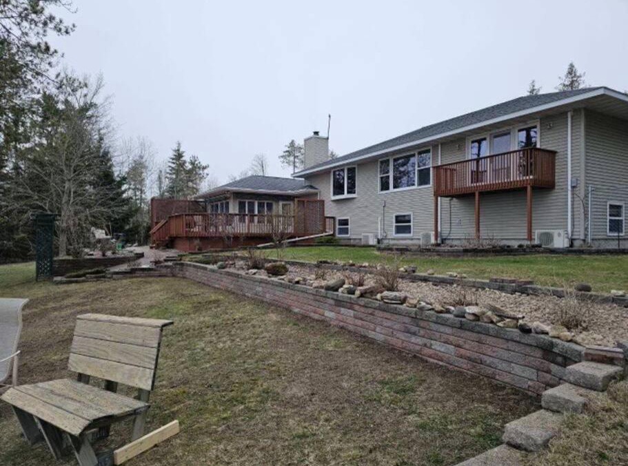 Bark River House | Secluded 6-bedroom Lake House