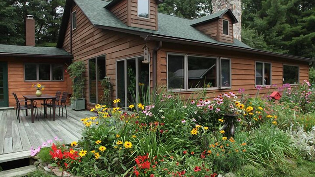 Sparrow Bush House | Secluded and Charming Country House