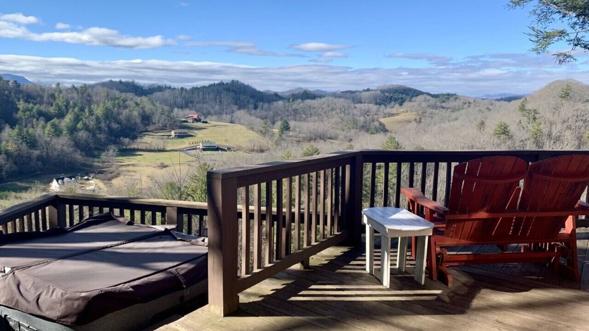 Lansing Cabin | Secluded and Private Cabin with Amazing Views. Hot tub and WiFi.