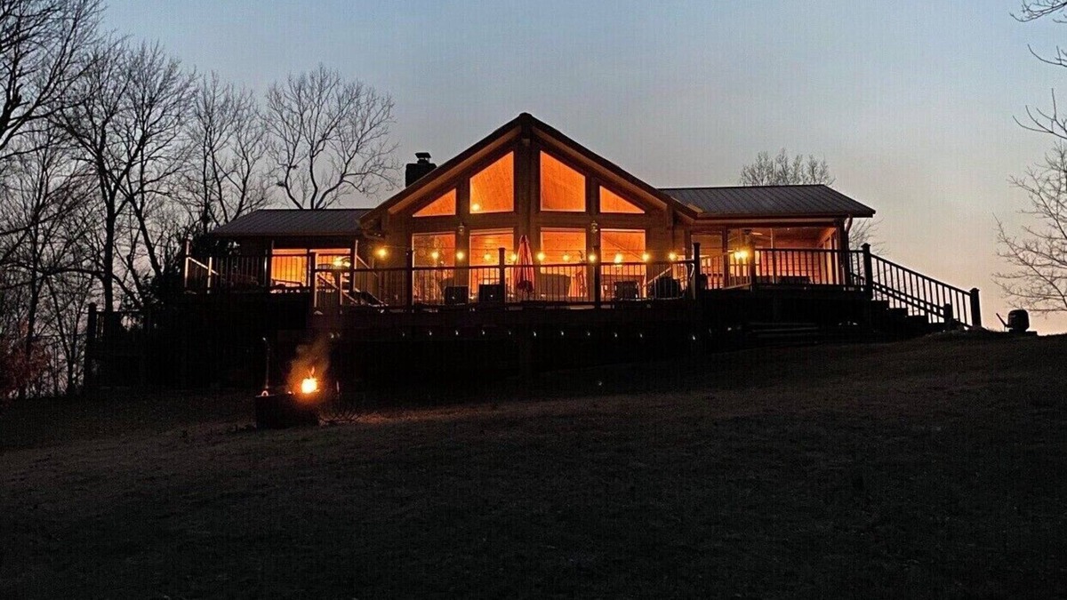 Calico Rock Cabin | Secluded and remote cabin on the White River