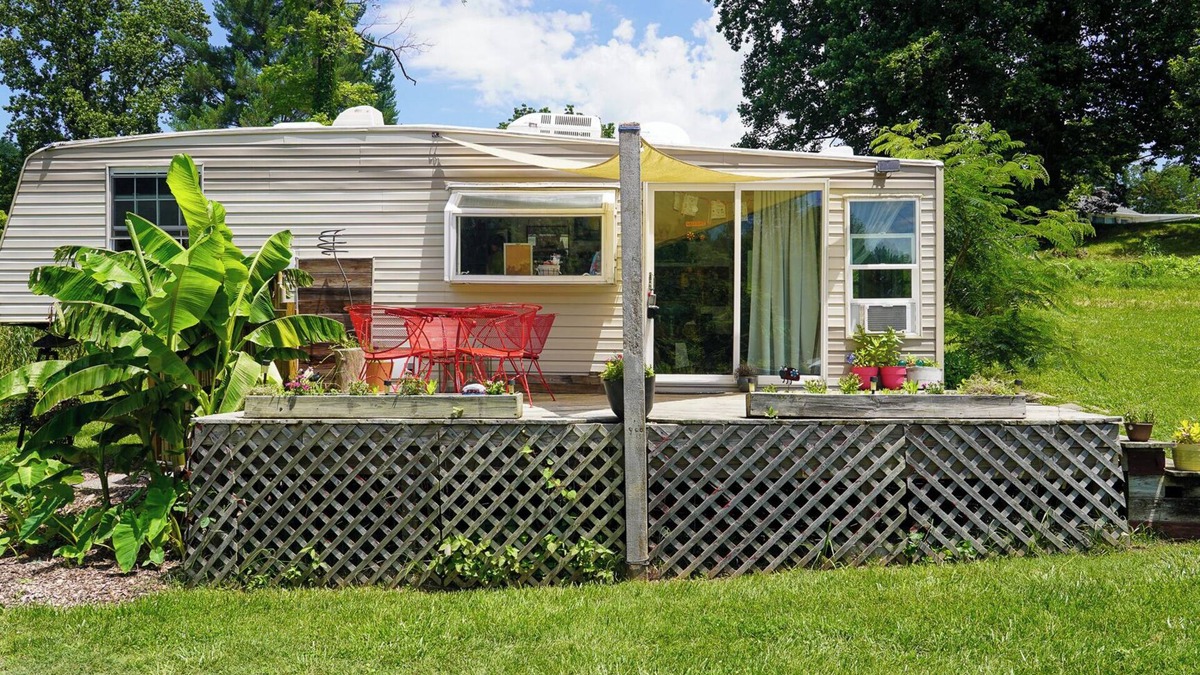 Valley Station House | Secluded Artsy Tiny Home w. Outdoor Shower