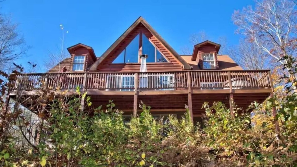White Haven Cabin | Secluded, Bachelor parties, Pocono Cabin over Lehigh River, sleeps 20, hot tub