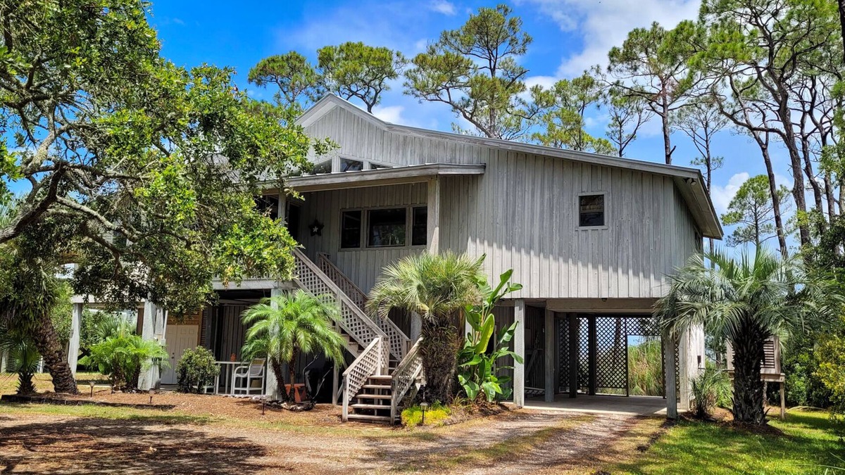 East End House | Secluded Bayfront Retreat, East End, Private Dock, Kayaks