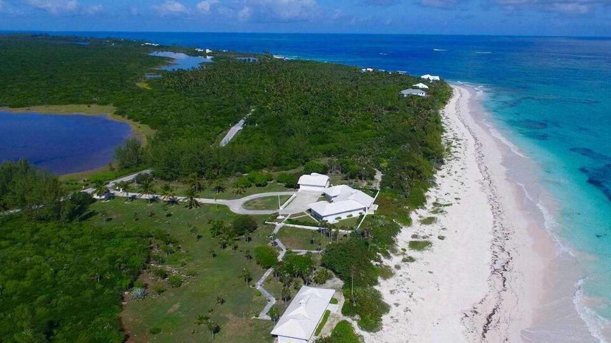 Double Bay House | Secluded Beachfront Estate on 9 Private Acres