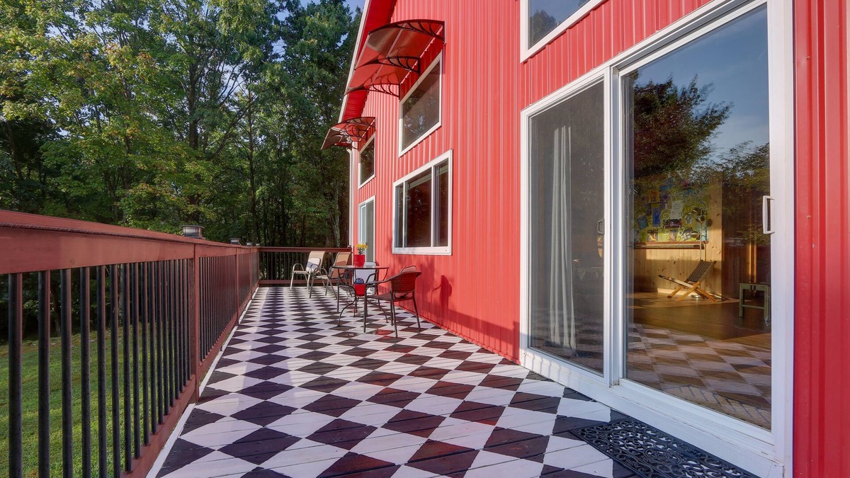 Ridgeway House | Secluded Berkeley Springs Home w/Fire Pit + Deck!