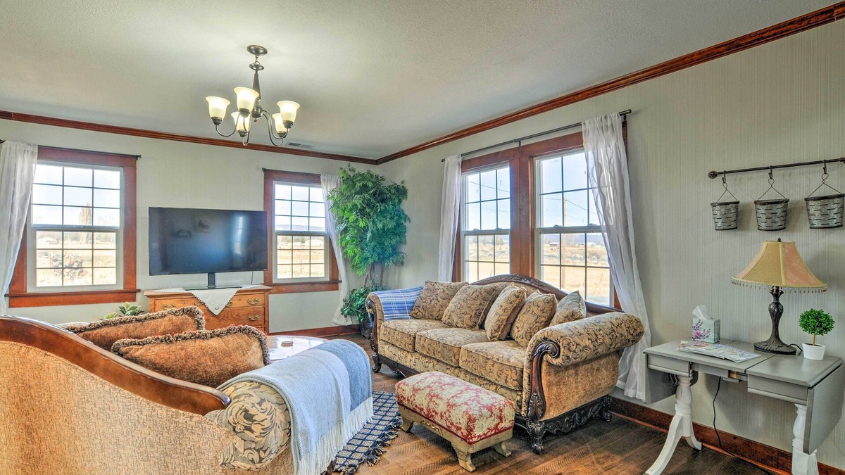 Bonanza House | Secluded Bonanza Home w/Antique Furnishings