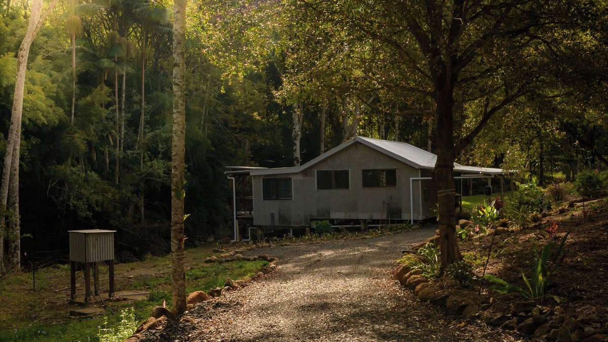 Upper Coopers Creek Cottage | Secluded Creekside Cabin for 2 - A PRIVATE Nature Escape in the Byron Hinterland