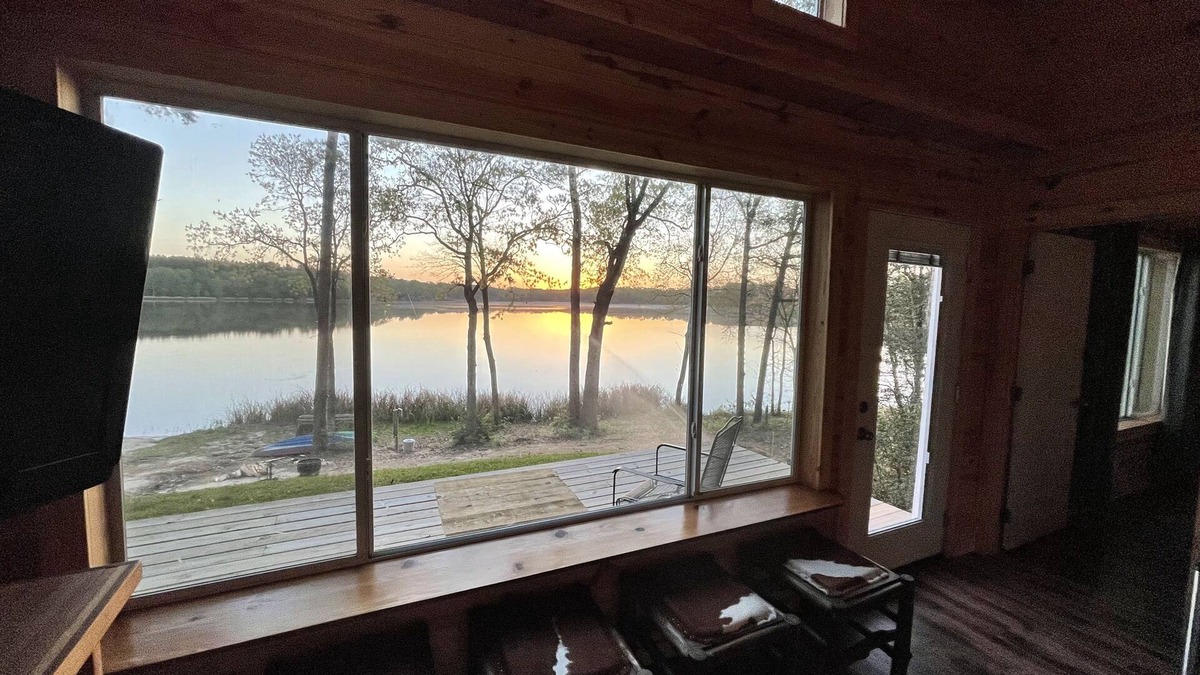 Grapeland Cabin | Secluded Cabin 1 directly on the lake