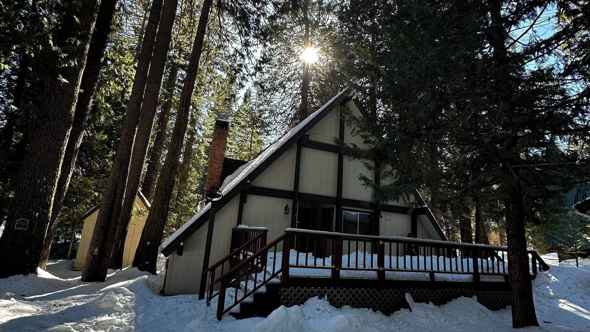 Sierra Cedars Cabin | Secluded Cabin at Shaver Lake – Quiet, Private & Pet-Friendly