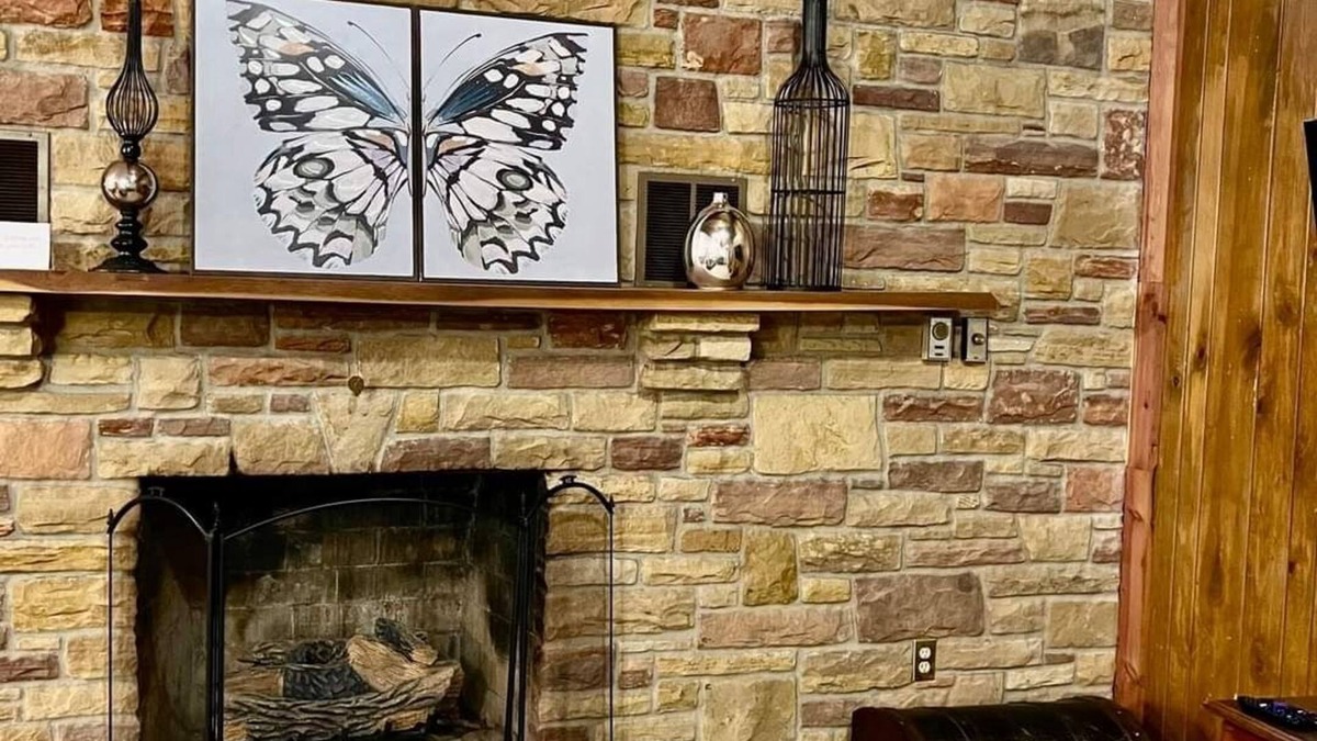 Vest Cabin | Secluded cabin conveniently located near The Mine Made Adventure Park.