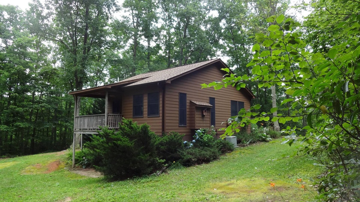 Dyke Cabin | Secluded cabin for 2 in Blue Ridge Mountains, 2 nite minimum weekends