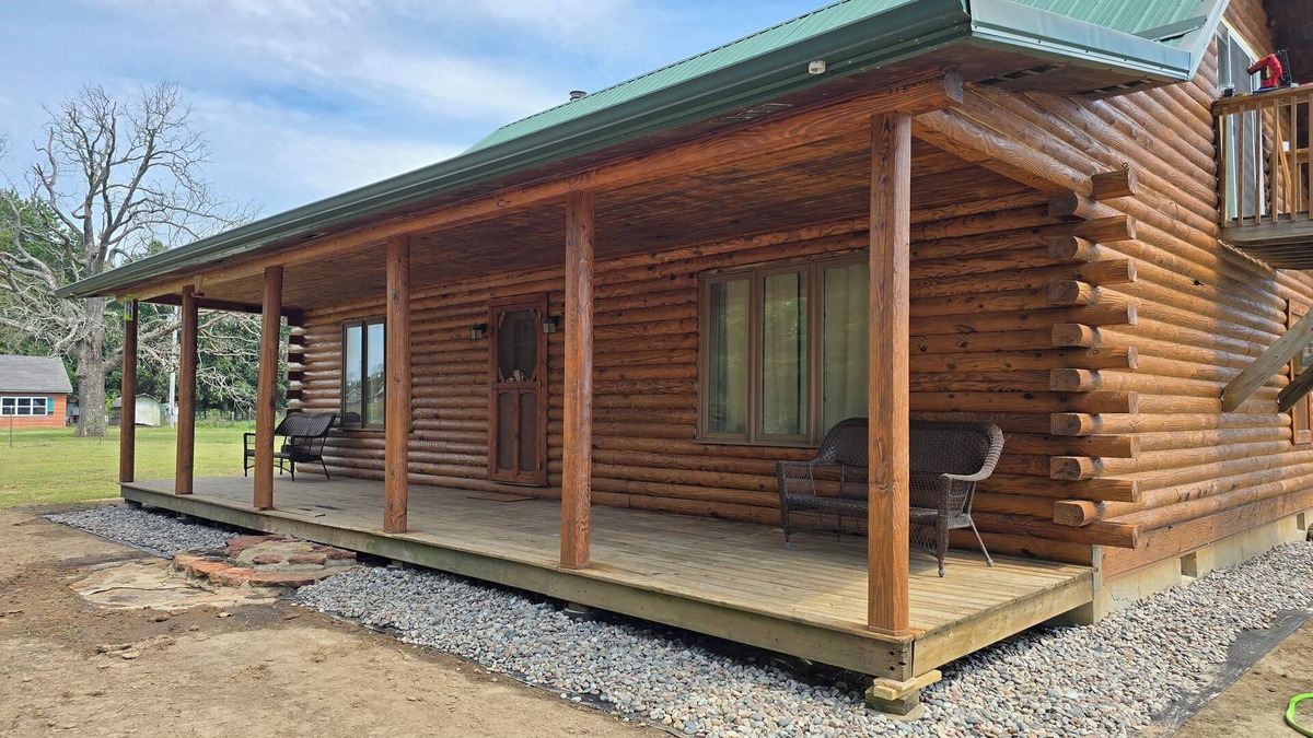 Stockton Cabin | Secluded Cabin - Hunt + Fish + Float Sac River/Stockton. Family and Pet Friendly