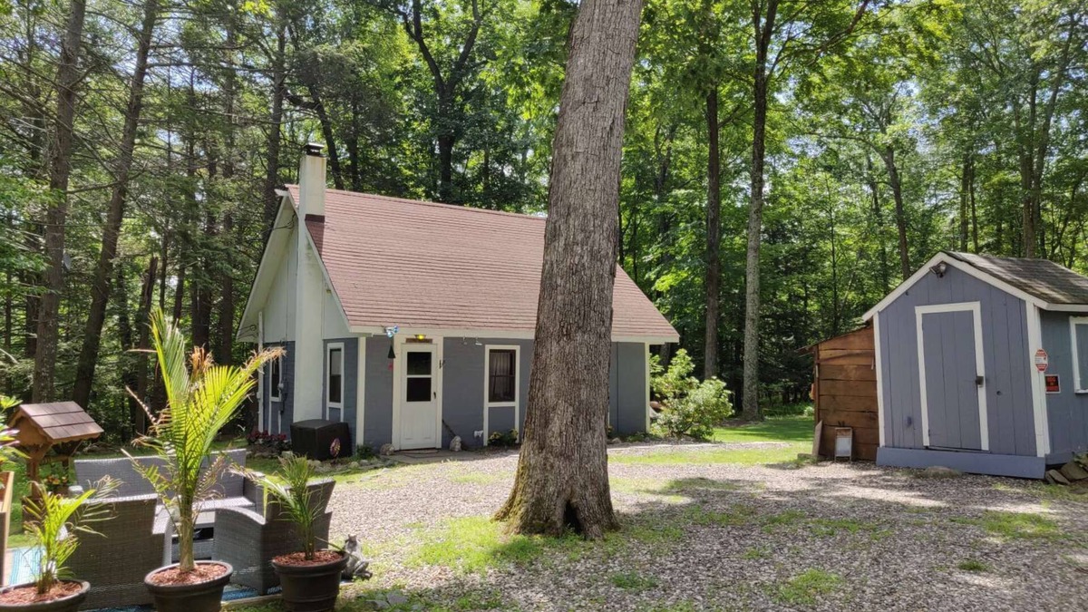 Wurtsboro Cottage | Secluded Cabin in the Southern Catskills Less than 2 Hours from NYC