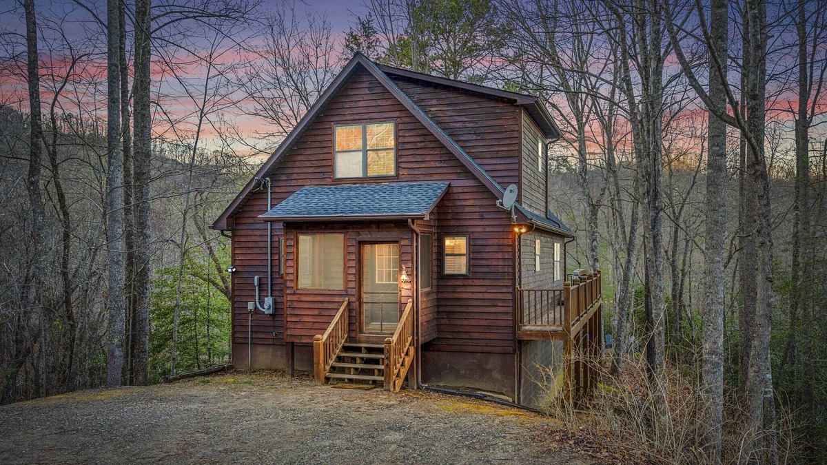 Robbinsville Cabin | Secluded Cabin: Mountains, Hot Tub, Wi-fi, Firepit