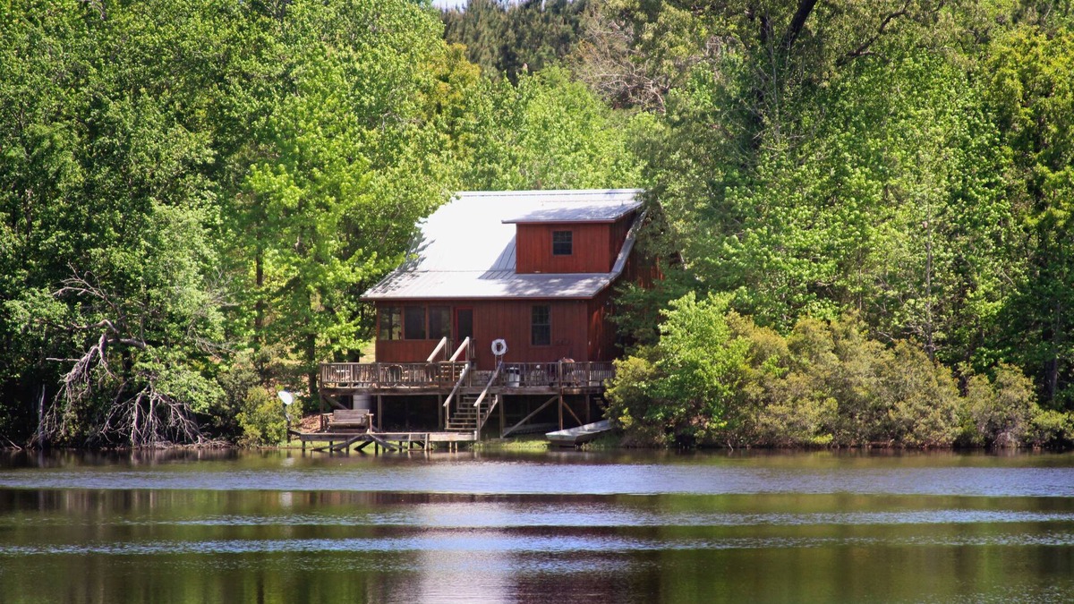 Grapeland Cabin | Secluded Cabin On A 13 Acre lake; 10 min from Crockett, 30m Palestine