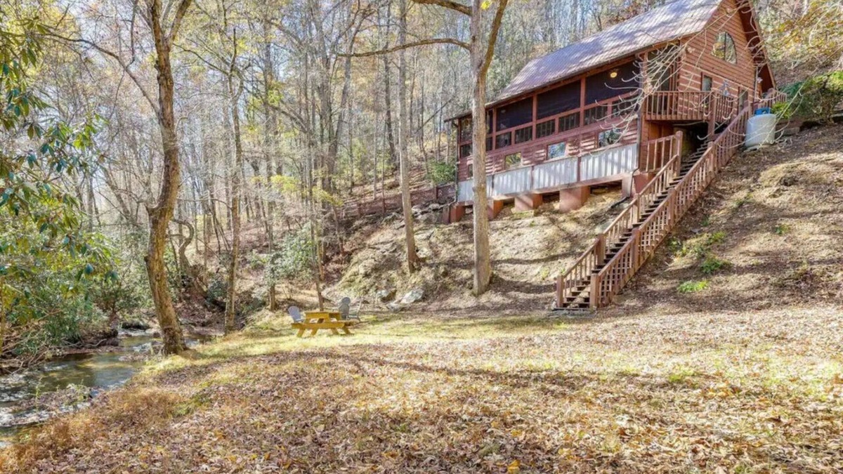Williamstown Cabin | Secluded Cabin on Creek with Hot Tub