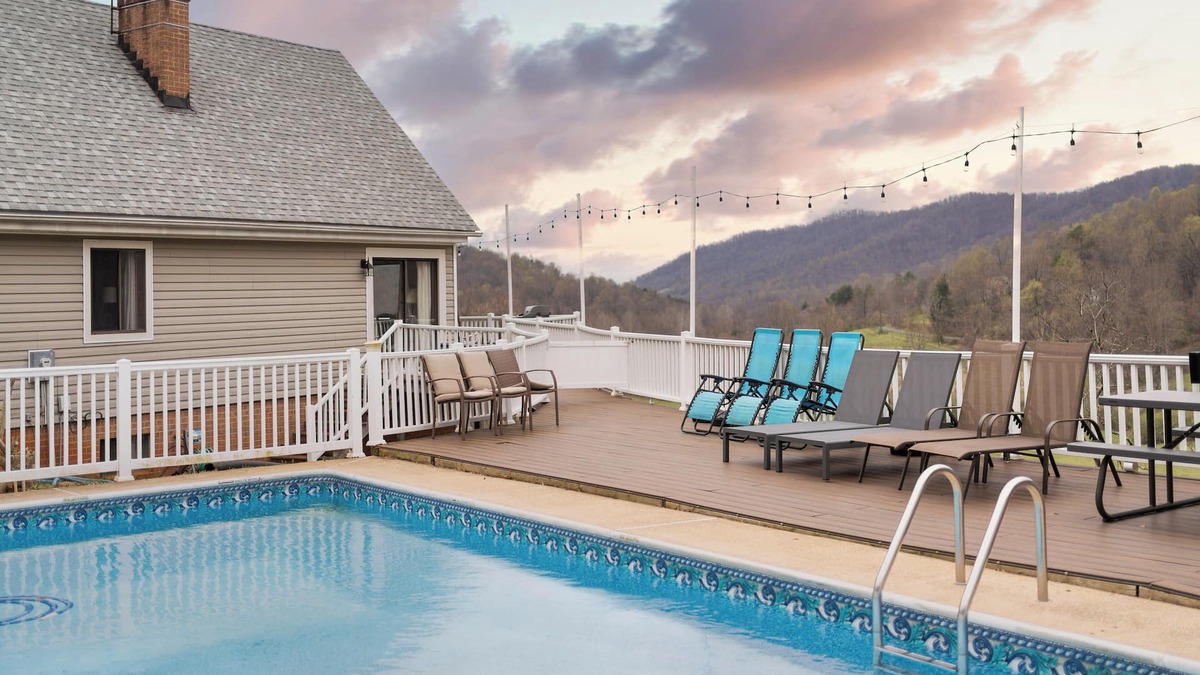 Lovingston Cabin | Secluded Cabin– Pool w/Mountain Views + Trails