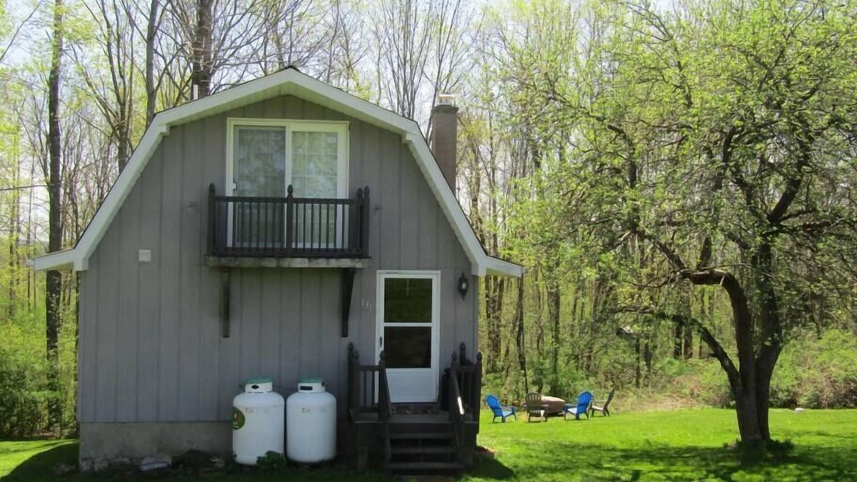 Mainesburg Cabin | Secluded Cabin Retreat – Peace, Privacy & Nature