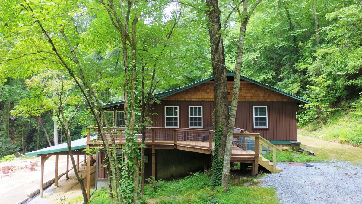 Sunset House | Secluded cabin surrounded by mountains, waterfalls, wildlife, and 50,000 acres