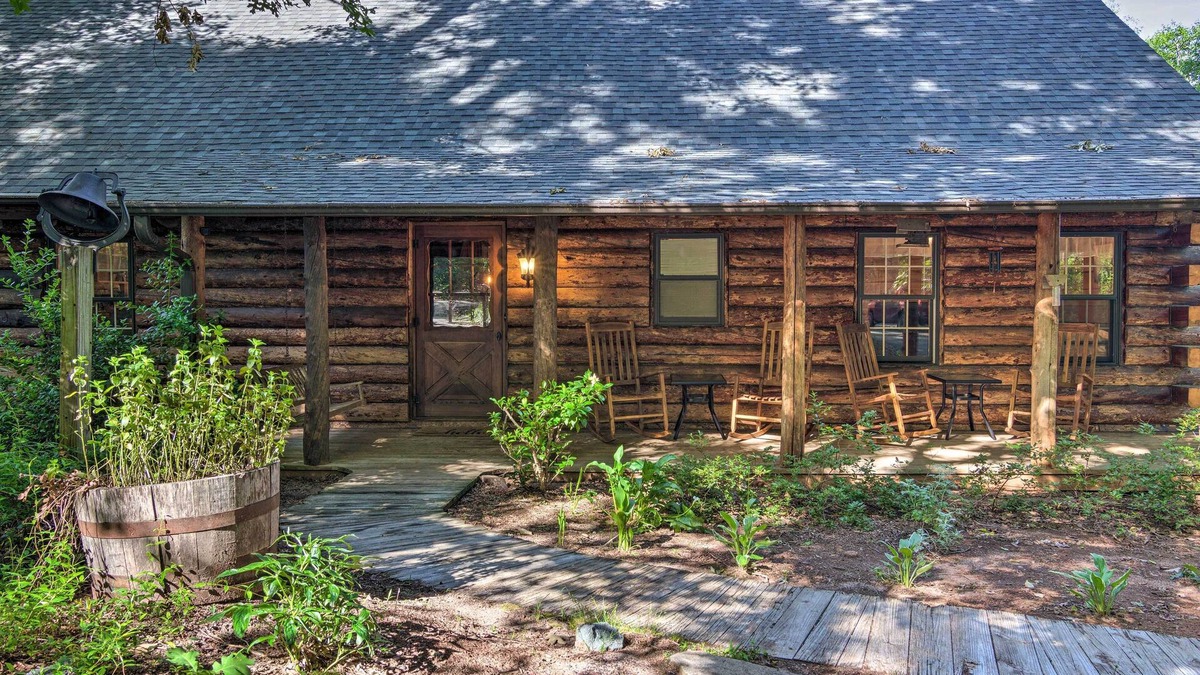 Pickens Cabin | Secluded Cabin w/Spacious Kitchen & Dining Area!