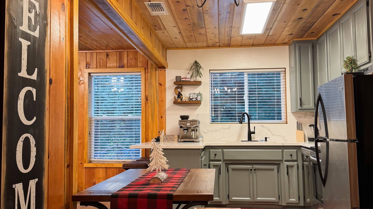 Alta Cabin | Secluded Cabin with Hot tub on spacious private lot
