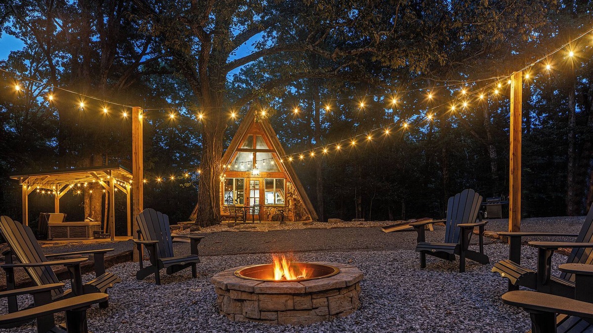 Almo Cabin | Secluded Cabin with Hot Tub, Firepit