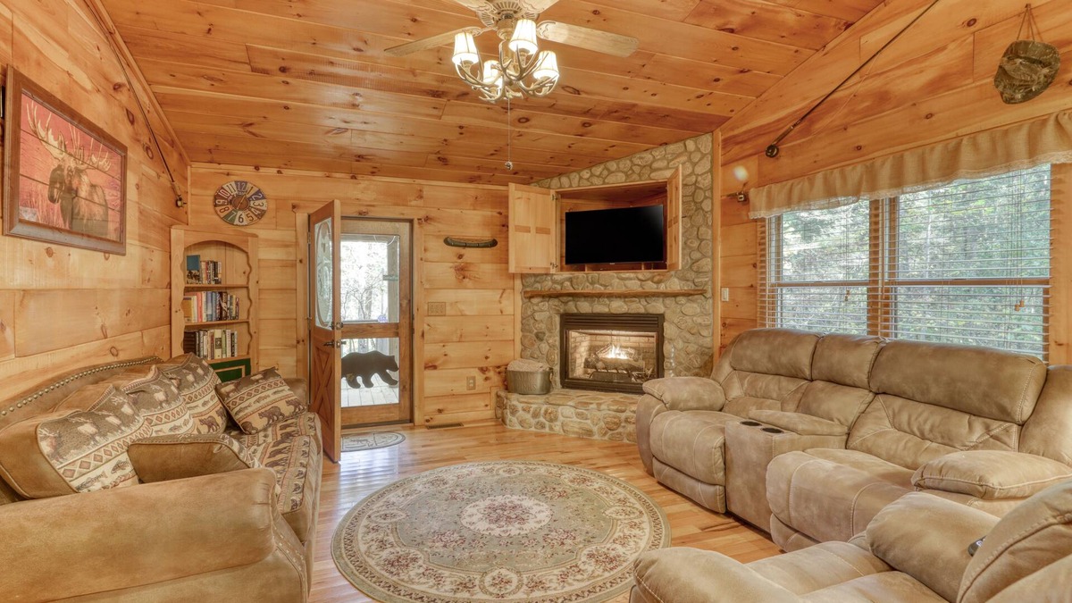 Cashes Valley Cabin | Secluded Cabin with Private Hot Tub, WiFi, Gas Fireplace, Central AC, and W/D