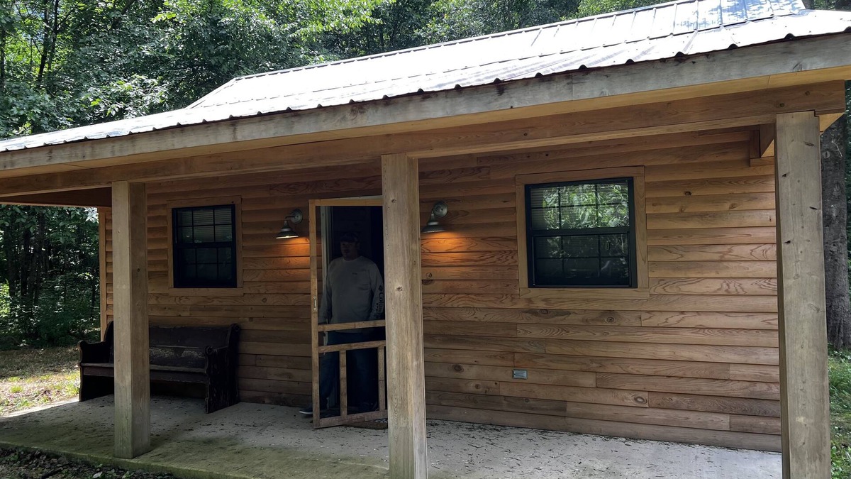 Waynesboro Cabin | Secluded cabin with loft near a creek. Perfect get a way for relaxation.