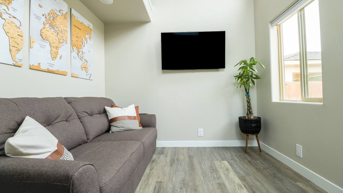 Hurricane House | Secluded casita minutes away from Sand Hollow State Park and Zion National Park