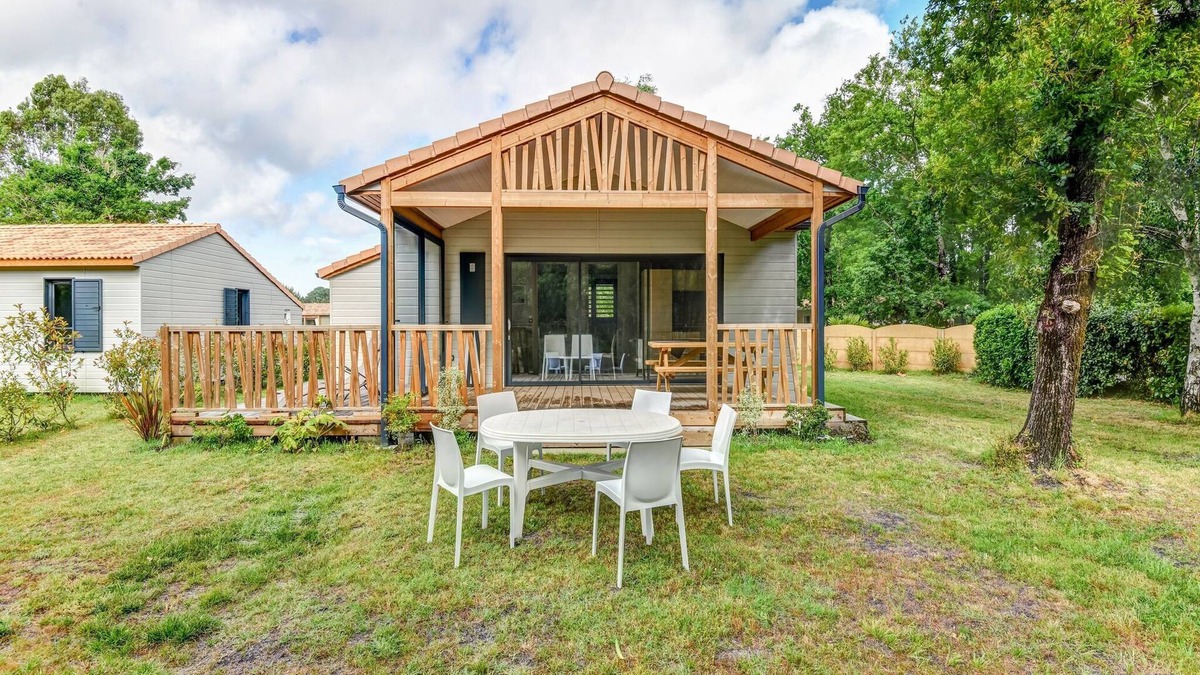 Hourtin Ski Chalet | Secluded Chalet in Hourtin with Swimming Pool