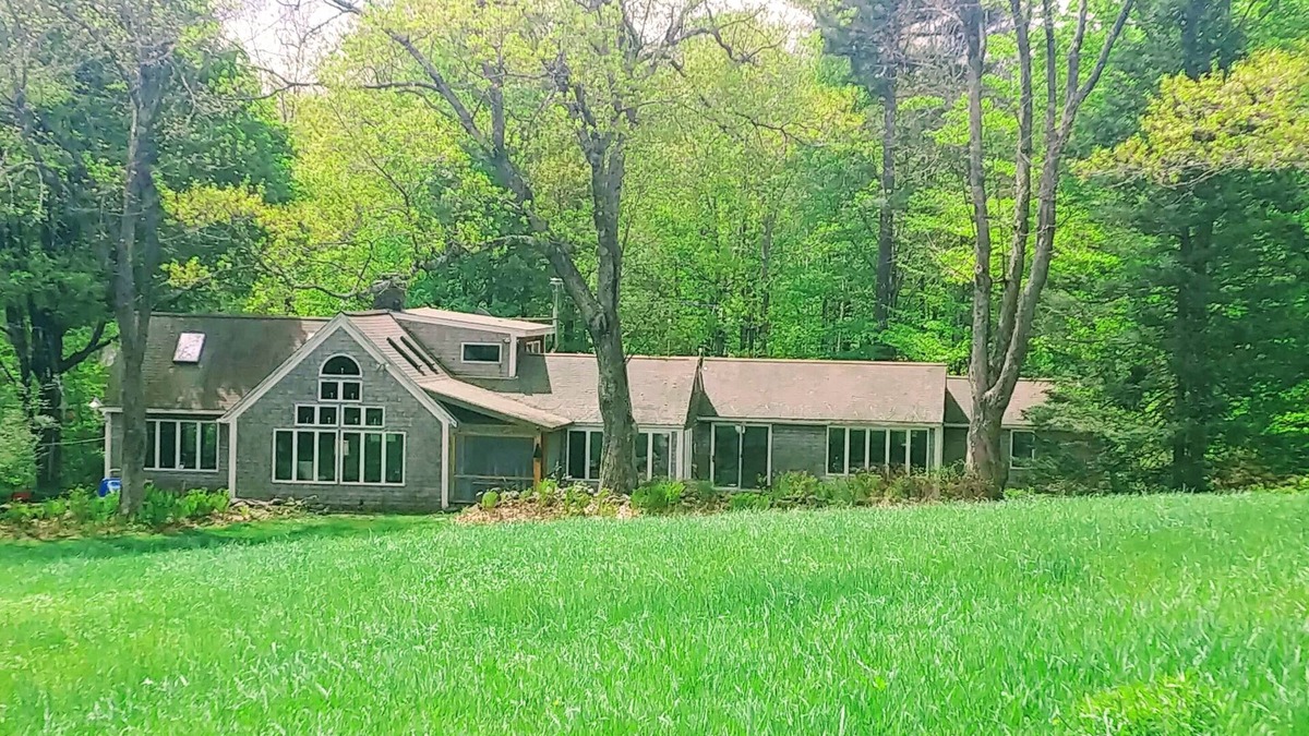 Jaffrey House | Secluded chalet on 50 acres at base of Mt Monadnock, near lakes -TESLA charger