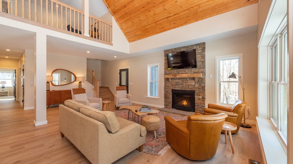 Mountainside House | Secluded Chalet w/Hot Tub & Pool Table