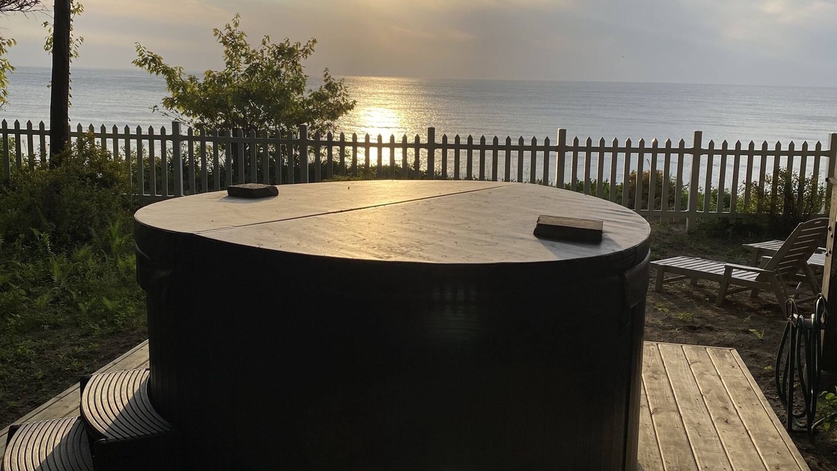 South Haven House | Secluded Charm on the Bluff: Sunset Views, Hot Tub & Stunning Lake Scenery!