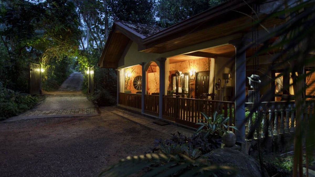 Hikkaduwa House | SECLUDED, COMFORTABLE AND WELL-EQUIPPED BUNGALOW WITH UNLIMITED WI-FI