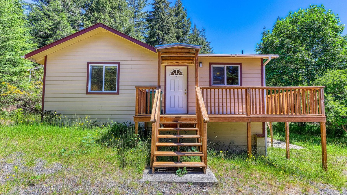 North Bend House | Secluded & comfortable dog-friendly home with deck plus ATV/boat parking