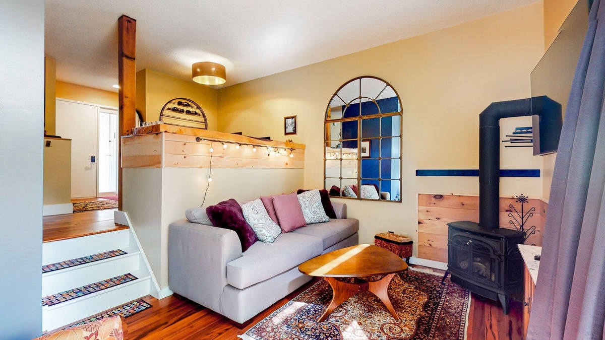 Waitsfield Condo | Secluded condo with pool, tennis court, sauna, & grill access - W/D and AC