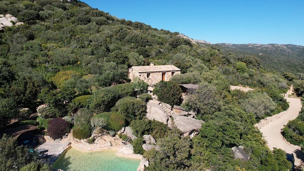 Figari House | Secluded, contemporary sheepfold for 2, nestled on a hillside with swimming pool.