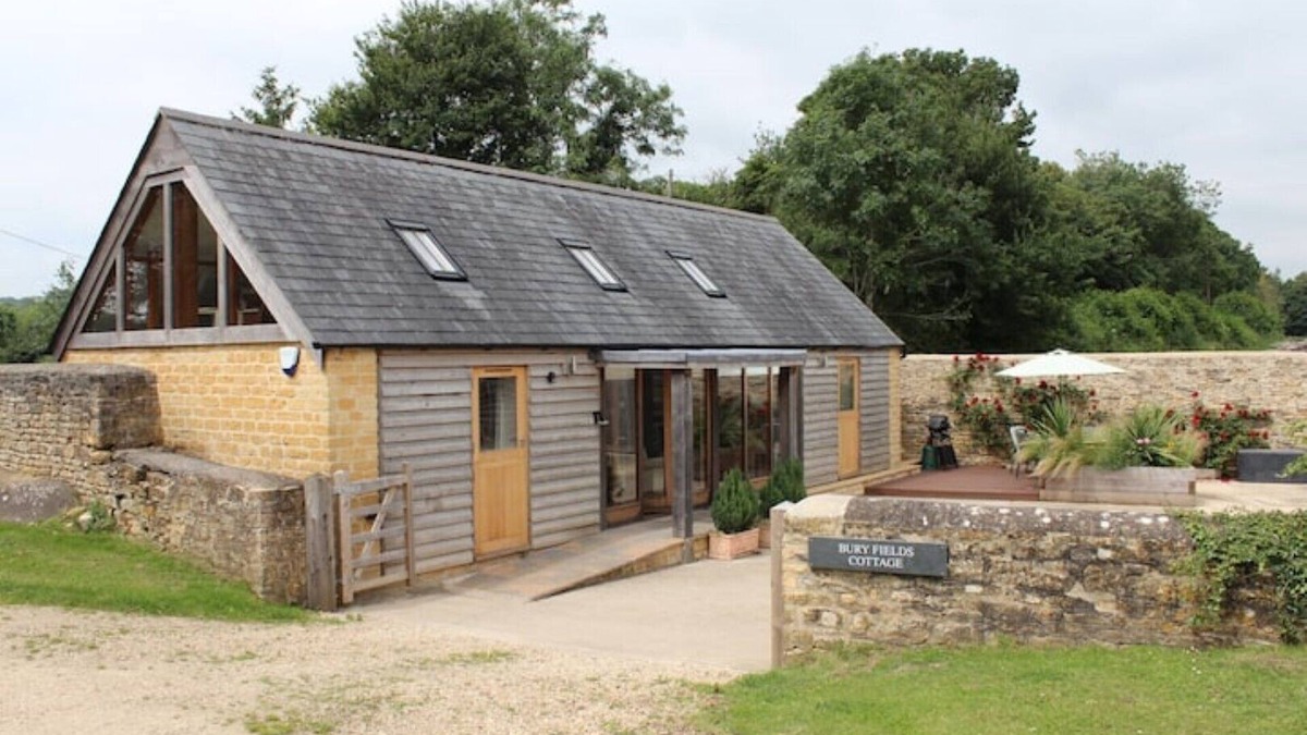 Bourton Cottage | Secluded Cotswold Retreat with views