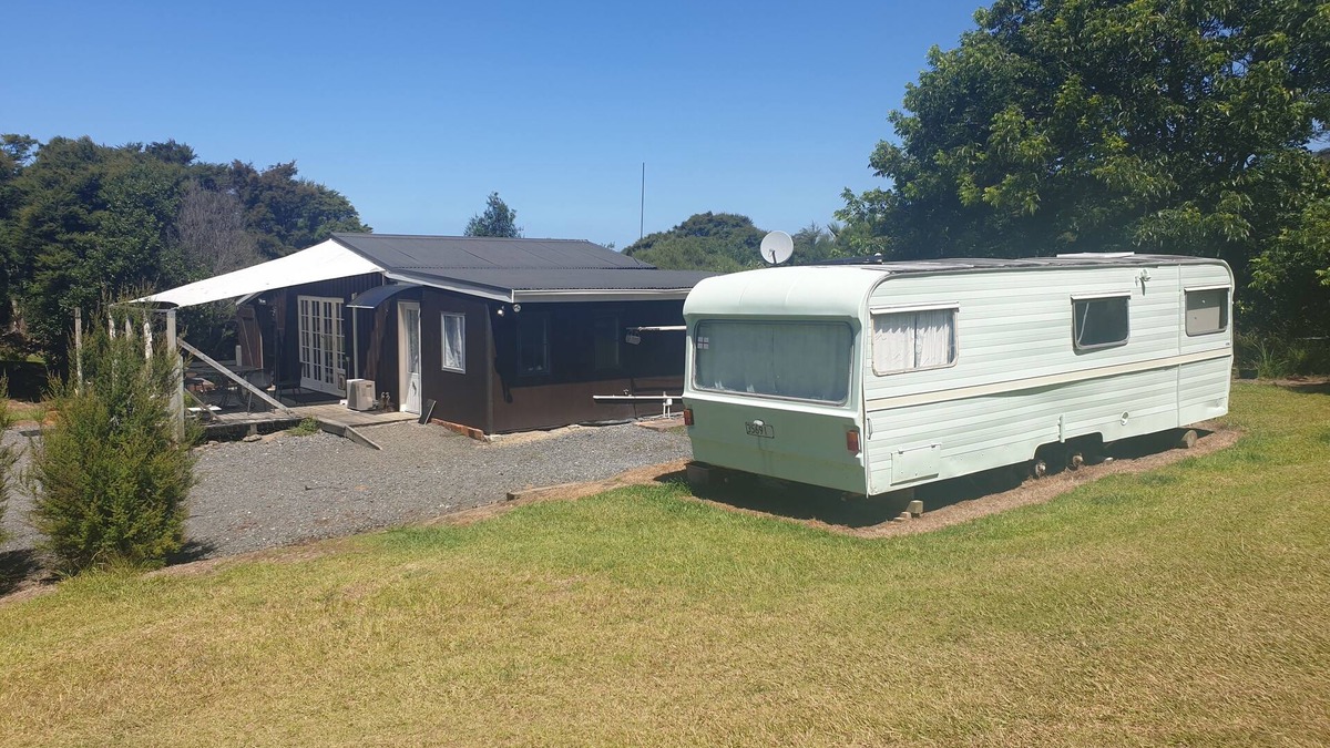 Tuateawa Cottage | Secluded Cottage in bush and garden setting and close to the sea