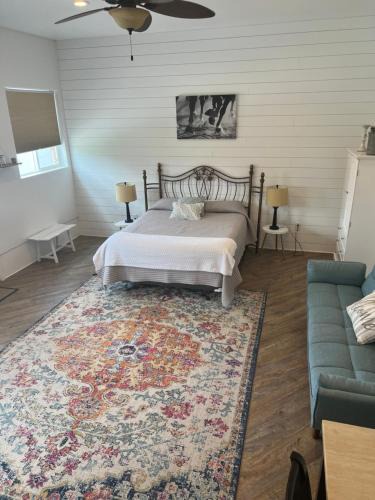 Monroe Hotel | Secluded Country