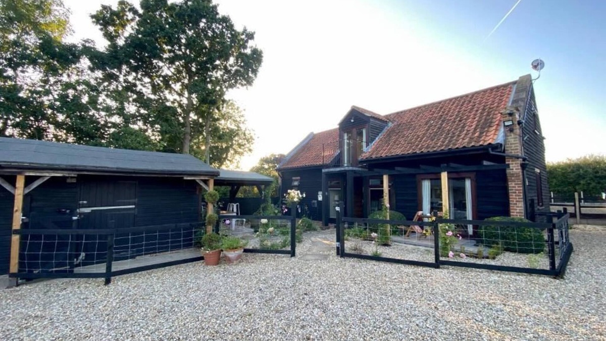 Foxley House | Secluded Countryside Retreat. Pet Friendly stays at The Old Workhouse Paddocks
