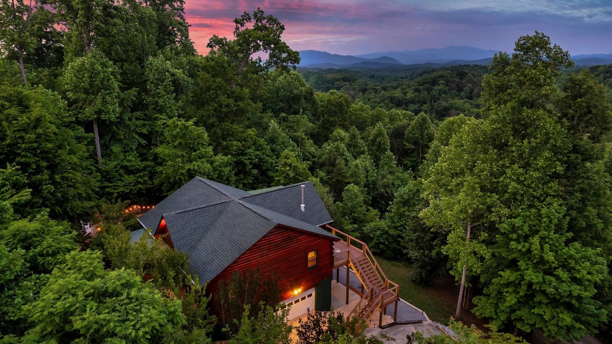 Vonore Cabin | Secluded Cozy Cabin on 6 Acres w/Amazing Views!