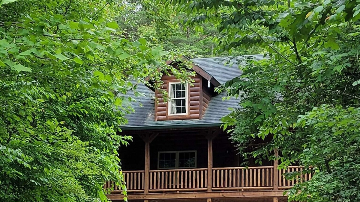 Logan Cabin | Secluded cozy cabin nestled among the hemlocks and rock formations in Hocking