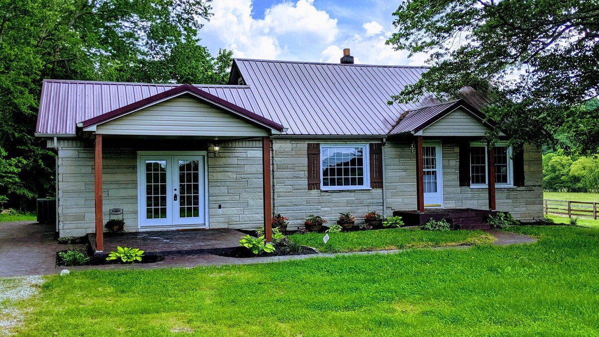 Bethelridge House | Secluded Creekside farmhouse