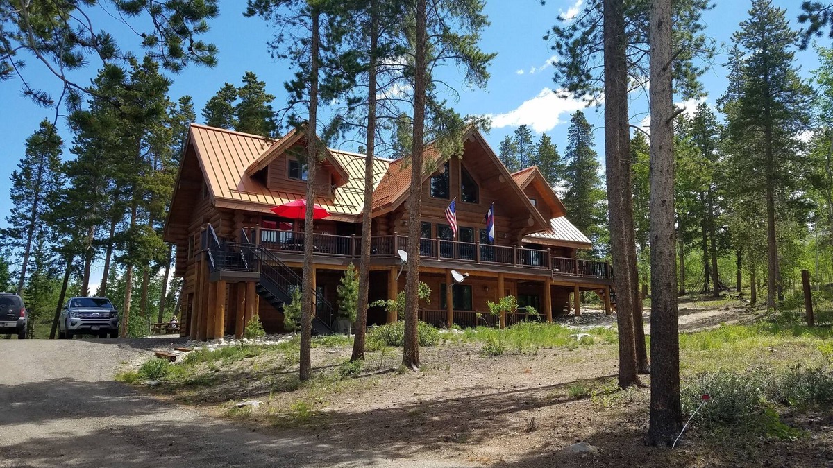 Winter Park Highlands House | Secluded Custom Log Home w Hot Tub - by Winter Park, Granby Ranch & Grand Lake