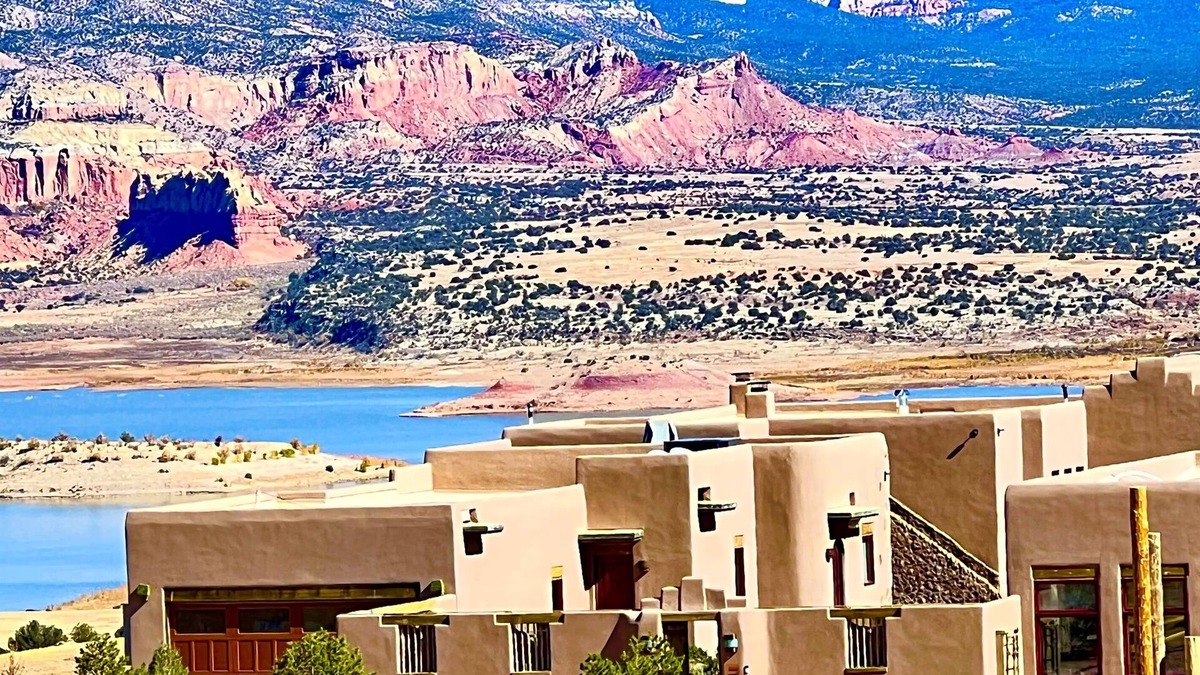 Youngsville Bed & Breakfast | Secluded Desert Oasis: Luxurious Inn-Abiquiu Lake Views-Daily Gourmet Breakfast.