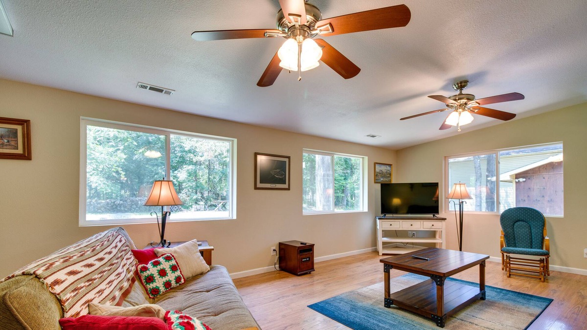 Diamond City House | Secluded Diamond City Home w/ Fire Pit!
