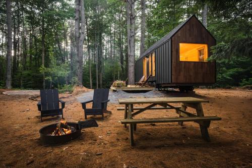 Corinth House | Secluded, Dog Friendly Tiny House on the Hudson River, near Saratoga Springs
